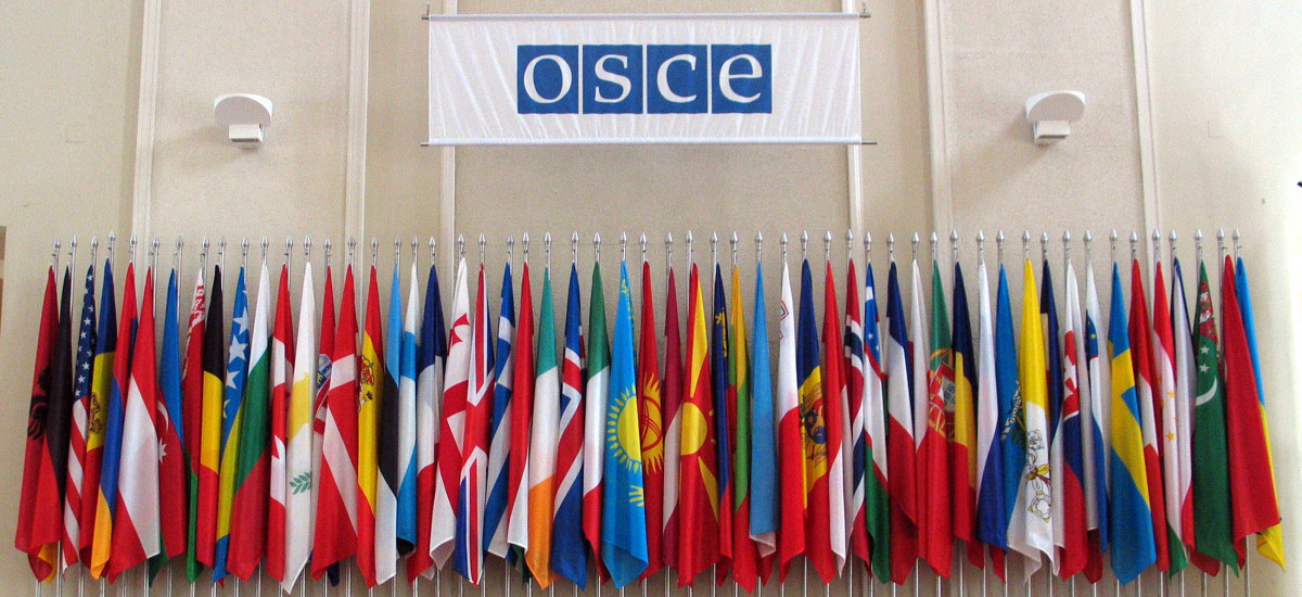 OSCE Logo mit Flaggen der Mitgliedsstaaten