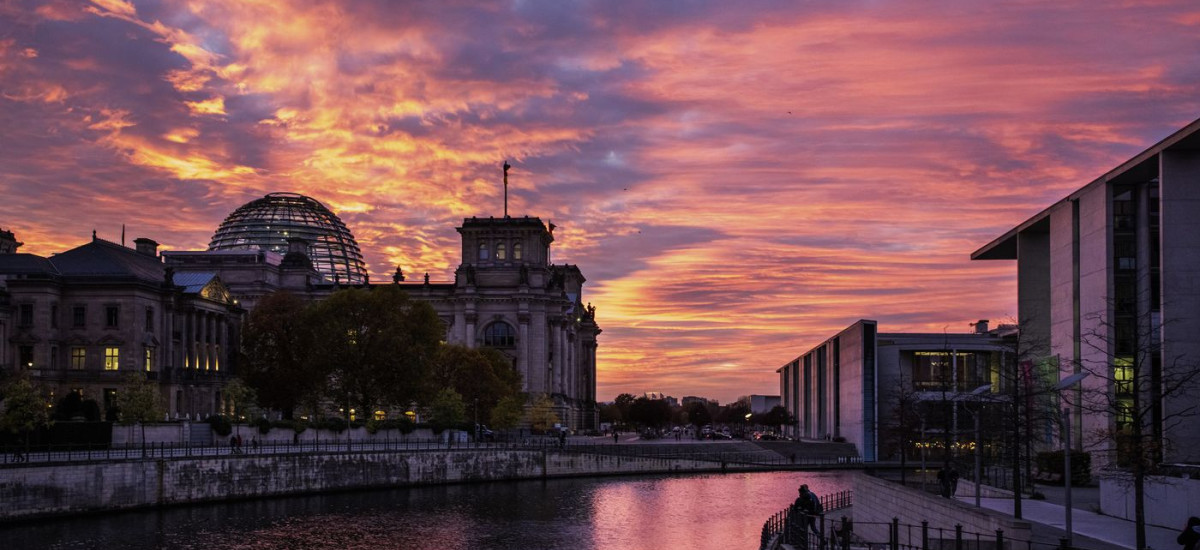 Bundestag im Abendlicht