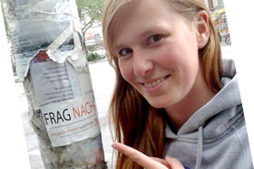Sarah Lang mit dem abgeordnetenwatch.de-Sticker Sarah Lang mit dem abgeordnetenwatch.de-Sticker