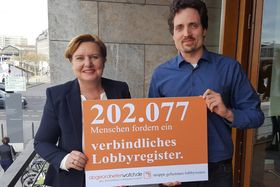 Unterschriftenübergabe an Eva Hoegl SPD Unterschriftenübergabe an Eva Hoegl SPD