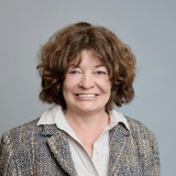 Portrait von Alexandra Dinzen