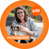 Carolin Schmidt Direktkandidatin Carolin Schmidt mit Nachbarhund Fiete im ÖDP-Design