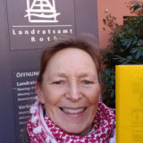 Daniela Zibi Abgabe der Unterstützungsunterschriften beim LRA Roth