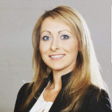 Portrait von Charmaine Beyer