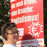 Julia Scheller beim Plakatieren