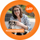 Direktkandidatin Carolin Schmidt mit Nachbarhund Fiete im ÖDP-Design