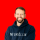 Philipp Dehne Auf dem Bild sieht man Philipp Dehne vor einem glatten roten Hintergrund. Man sieht ihn vom Kopf bis etwa zum Bauch, er blickt frontal in die Kamera. Philipp trägt einen dunkelblauen Hoodie, auf dem in weißen Buchstaben NEUKÖLLN steht.