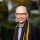 Till Steffen Außenaufnahme von Dr. Till Steffen, Justizsenator, mit einem Jacket und einem gestreiften Schal.