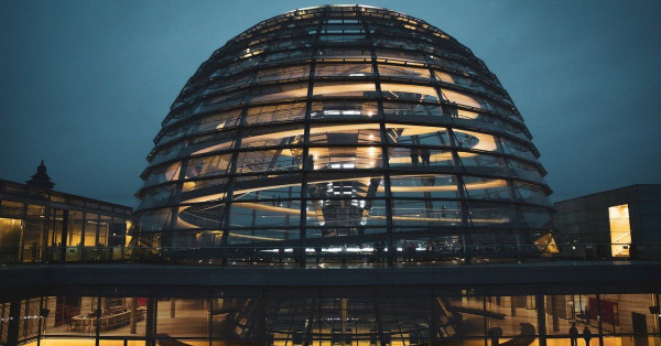 Reichstagskuppel bei Nacht