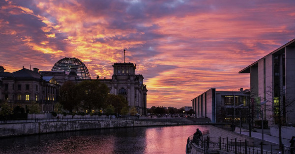 Bundestag im Abendlicht