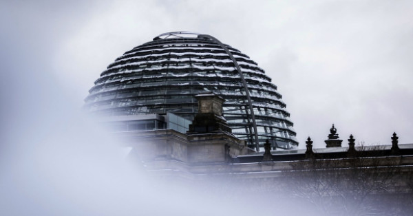 Reichstagskuppel im Schnee