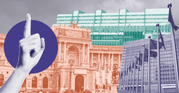 Ein erhobener Zeigefinger und die Gebäude der OSZE, EU-Kommission und Europarat