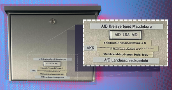 Zu sehen ist ein Briefkasten mit mehreren Beschilderungen: AfD Kreisverband Magdeburg, AfD LSA MD, Friedrich-Friesen-Stiftung, VKK Verein konservativer Kommunalpolitiker in Sachsen-Anhalt e.V., Wahlkreisbüro Hagen Kohl MdL, AfD Landesschiedsgericht