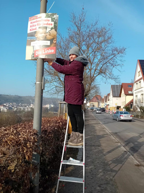 Plakatieren ist bei uns noch Handarbeit.