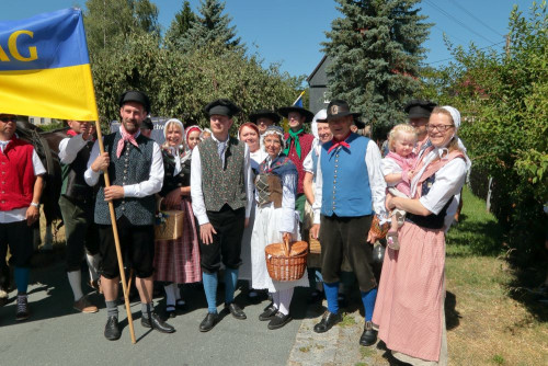 Mit MP Kretschmer in Oberlausitzer Tracht beim Eibauer Bierzug