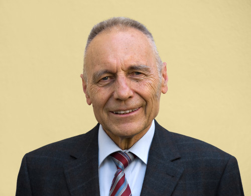 Porträt Dr. Robert Mertel