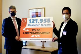 Patrick Schnieder bei Petitionsübergabe am 21.5.2021 im Bundestag Patrick Schnieder bei Petitionsübergabe am 21.5.2021 im Bundestag
