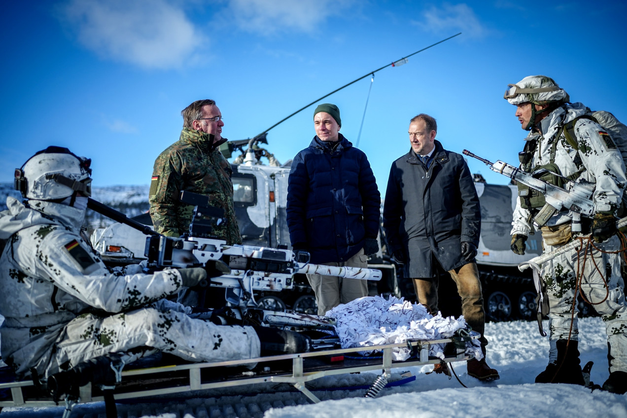 Johannes Arlt mit Verteidigungsminister Lars Klingbeil