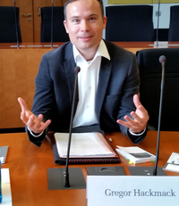 Foto Hackmack bei Bundestagsanhörung