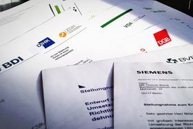 Foto von Lobbyisten-Stellungnahmen Foto von Lobbyisten-Stellungnahmen